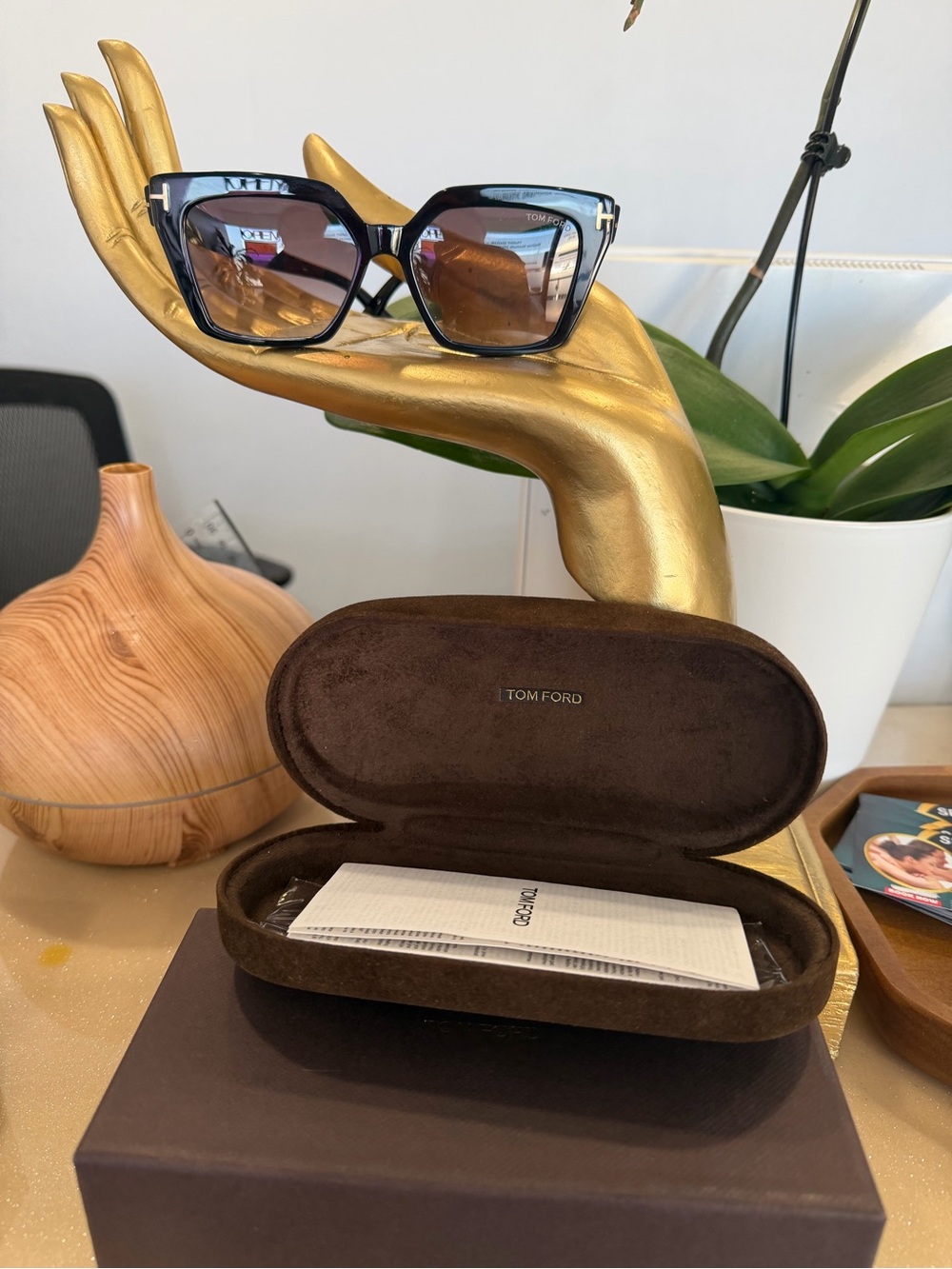 Tom Ford Black Square Gradient Women's Sunglasses with Gold Accents - Picture 5 of 14